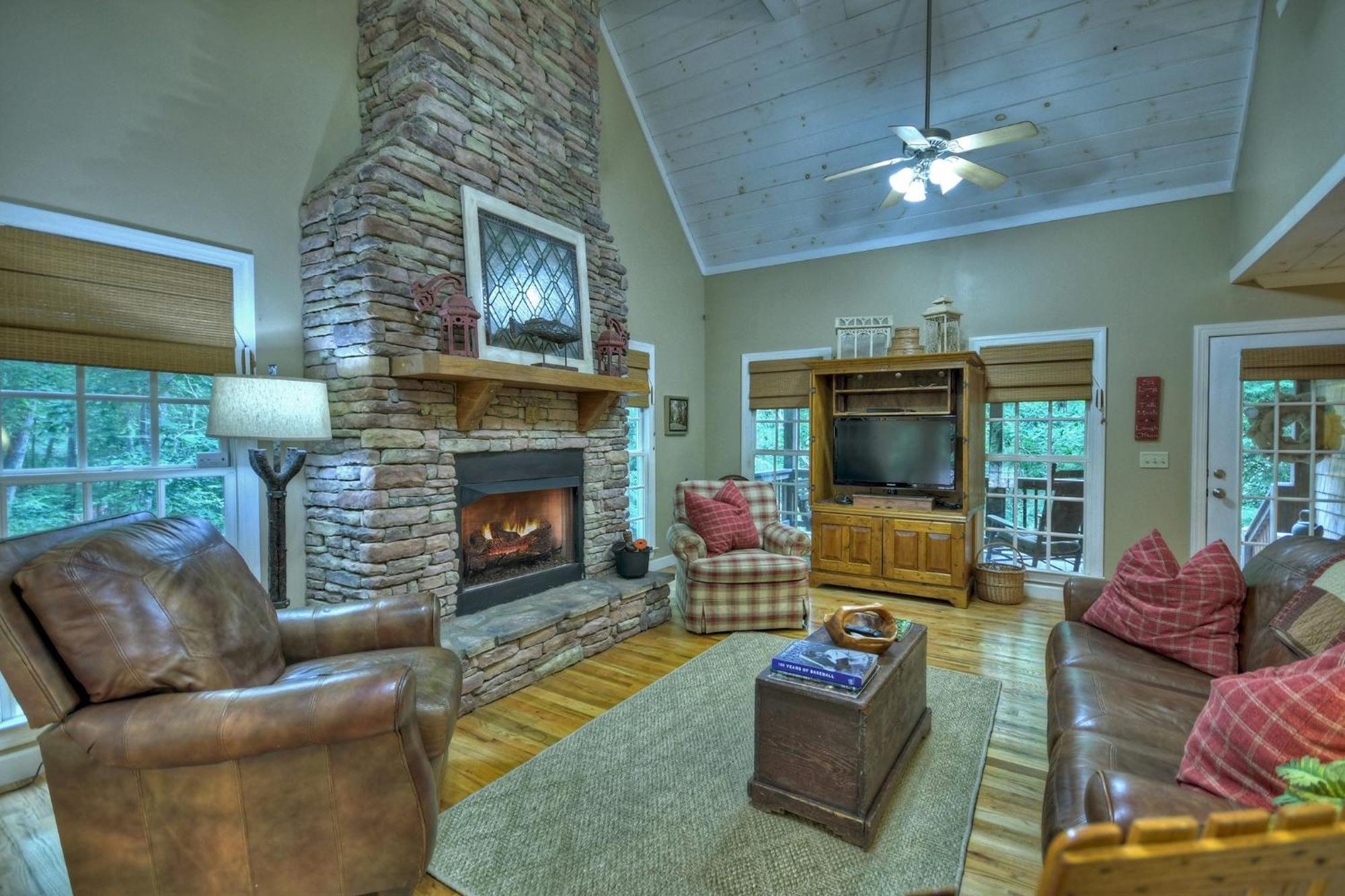 Southern Living Cottage Cozy Up By The Fire Relax On The Porch And Enjoy Peaceful Surroundings บลูริดจ์ ภายนอก รูปภาพ