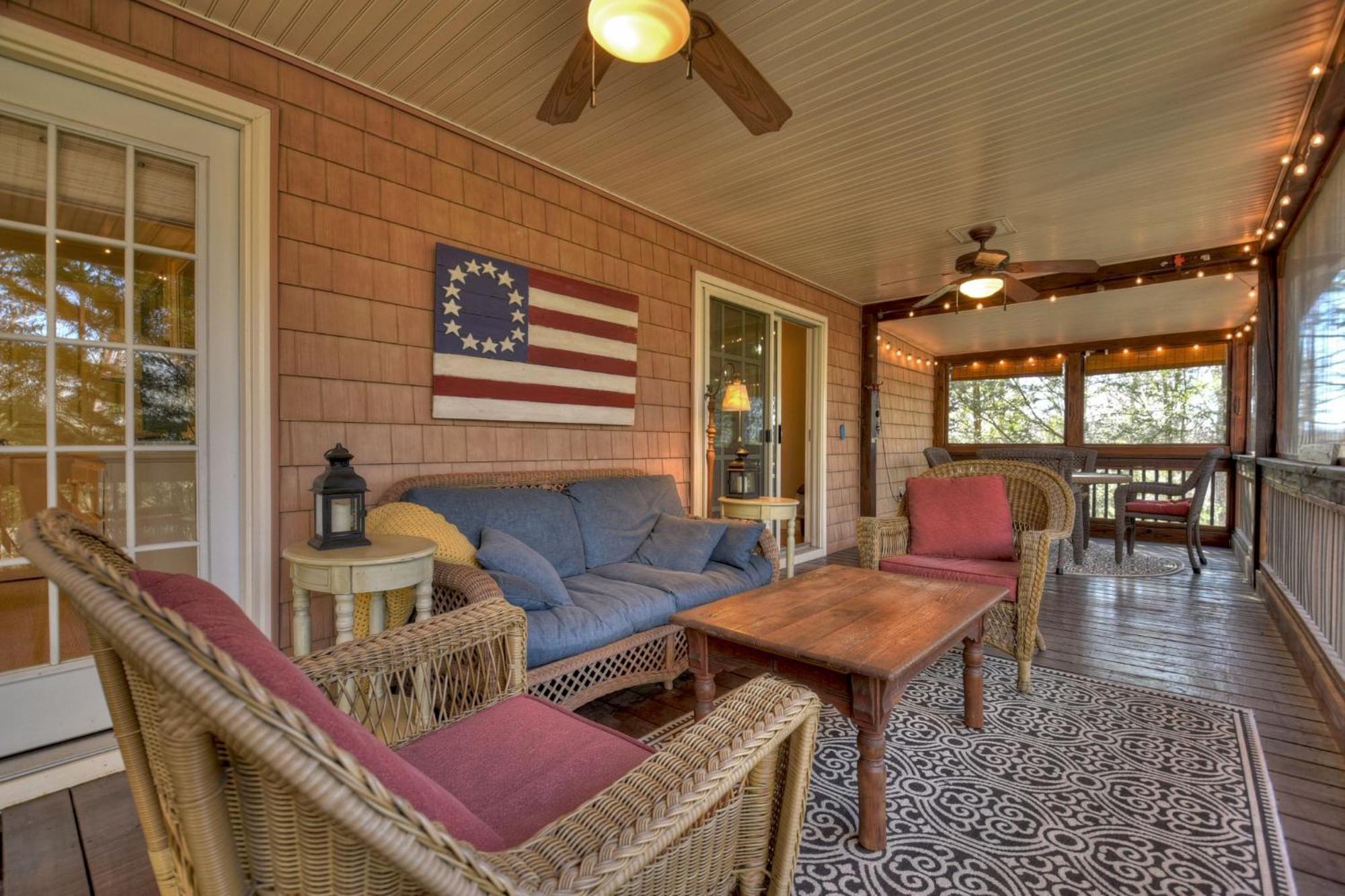 Southern Living Cottage Cozy Up By The Fire Relax On The Porch And Enjoy Peaceful Surroundings บลูริดจ์ ภายนอก รูปภาพ