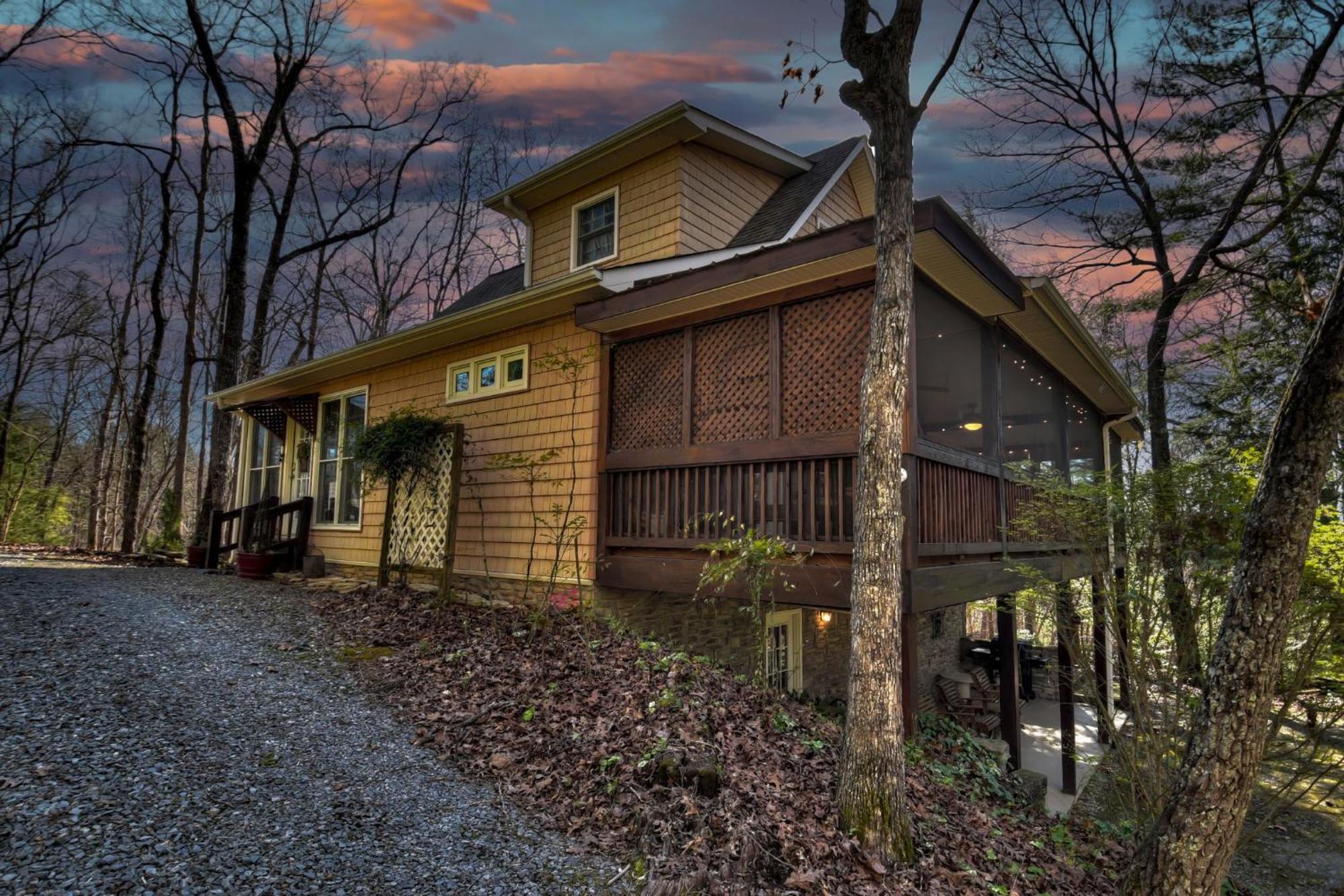 Southern Living Cottage Cozy Up By The Fire Relax On The Porch And Enjoy Peaceful Surroundings บลูริดจ์ ภายนอก รูปภาพ