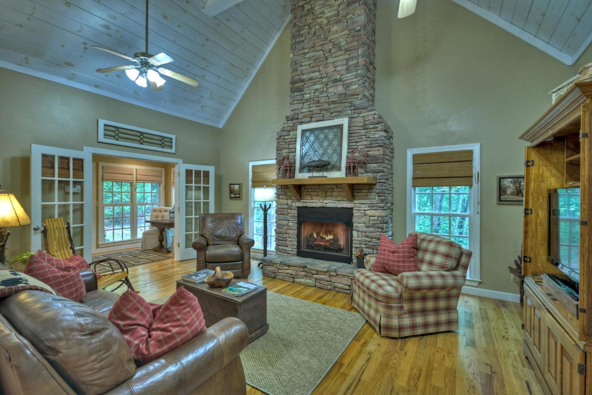 Southern Living Cottage Cozy Up By The Fire Relax On The Porch And Enjoy Peaceful Surroundings บลูริดจ์ ภายนอก รูปภาพ